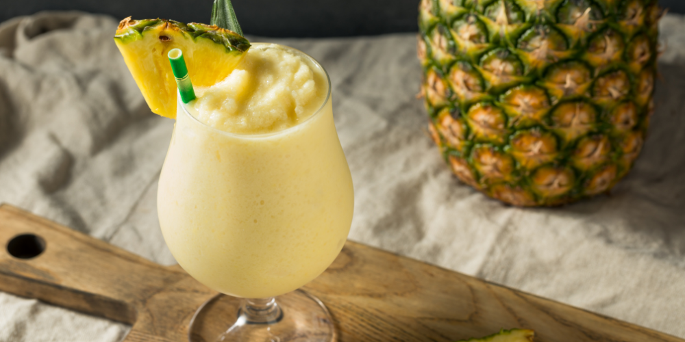 piña-colada-sin-alcohol-cóctel-navidad-apto-embarazadas